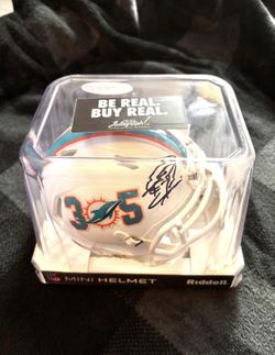 🏈 Autographed Tua Tagovailoa Miami Dolphins Mini Helmet 