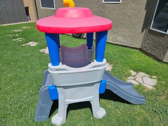 Step2 Naturally Playful Lookout Treehouse Toddler Climber with Slide
