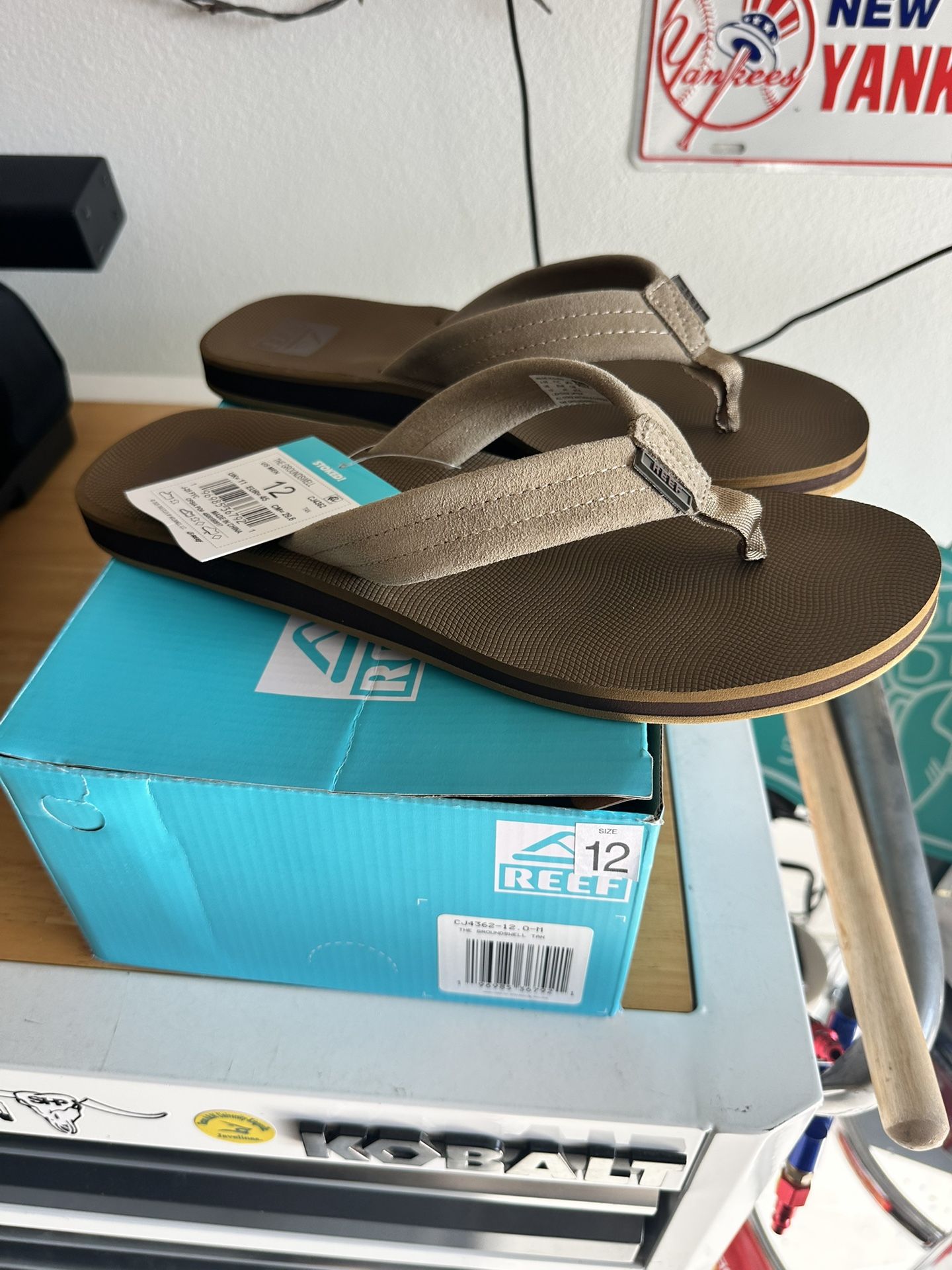 New In Box Reef Sandals Size 12