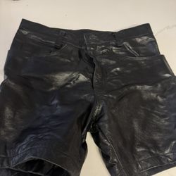 Leather Shorts 32 AK MANI
