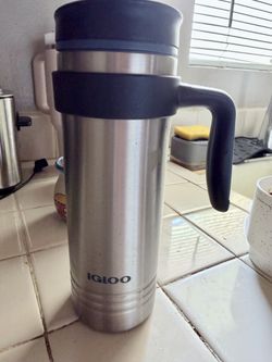 Igloo Isabel 16 oz stainless steel vacuum insulated travel tumbler with a handle.