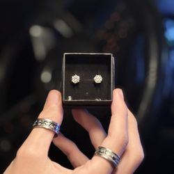 Authentic 1 Carat Moissanite Stud Earrings – GRA Certified – Diamond Tester Approved