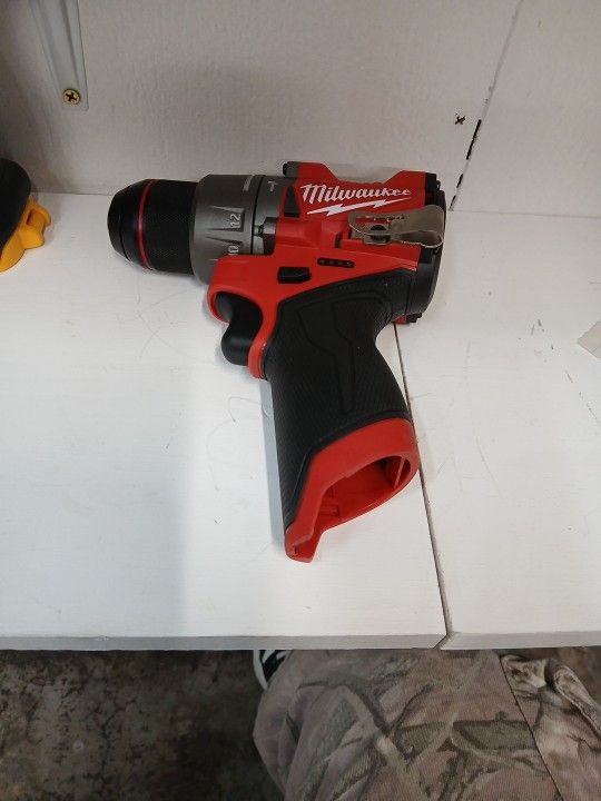 Milwaukee New Fuel Brushless Hammer Drill M12