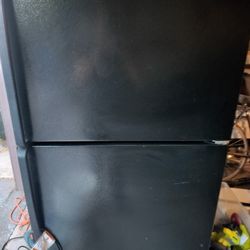 Whirlpool Fridge With Freezer On Top