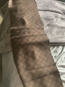 Authentic Louis Vuitton Scarf for Sale in Inglewood, CA - OfferUp