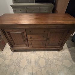 Beautiful Server or Buffet 