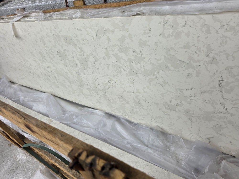 BLIZZARD WHITE QUARTZ KITCHEN COUNTERTOP 2' × 9'