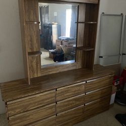 Dresser Vanity With Mirror And Shelves 