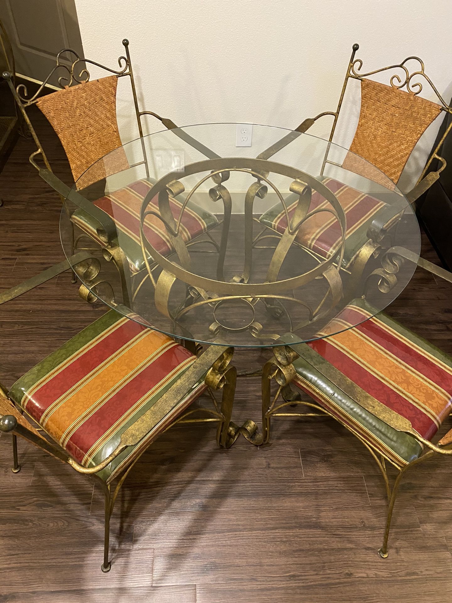 FREE set and Baker’s rack for Sale in Irving, TX OfferUp