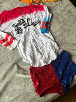 Harley Quinn costume size medium runs small