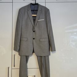 Zara
S: Blazer E 50/ U40
 /Pants E44/ U34