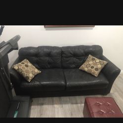 Like new Leather sofa
