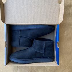 New Women’s Boots Size 7