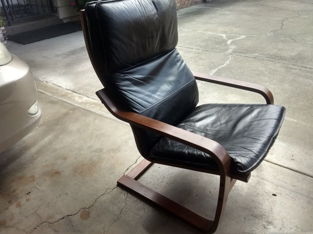 Poang black leather online chair