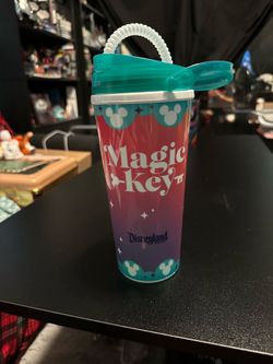 Disneyland magic key sipper