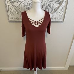 Free Kisses Rust Red Cold Shoulder Crisscross Neck Dress, M