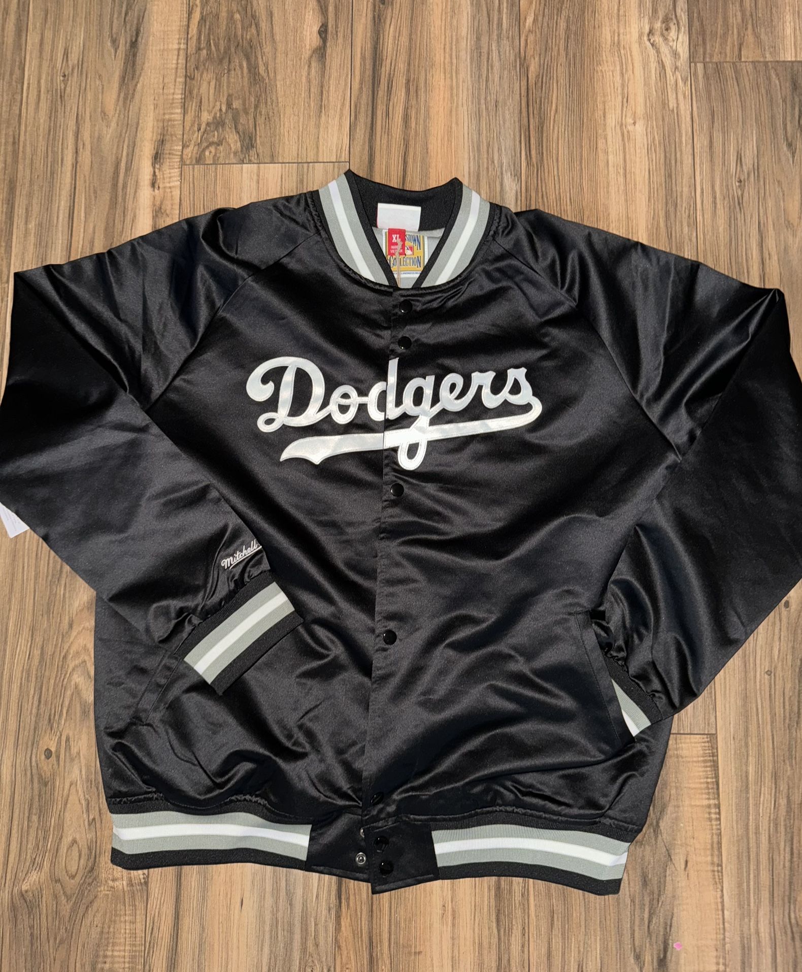 New men’s size large & XL Mitchell & ness LA Dodgers satin jacket