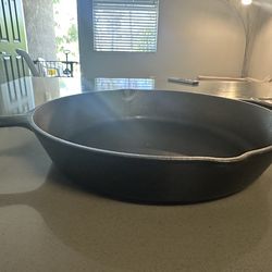 Cast iron pan