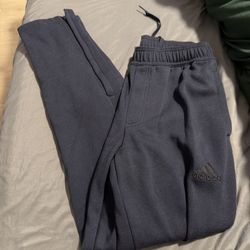 Men’s Adidas sweatpants size medium