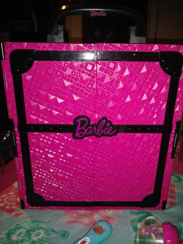 Barbie Closet With Clothes And Barbies For In Selma Ca Offerup Barbie Closet With Clothes And Barbies
