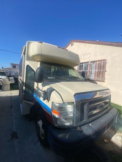 2011 Ford E-450