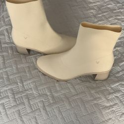 Almond-Toe Running Heel Boots