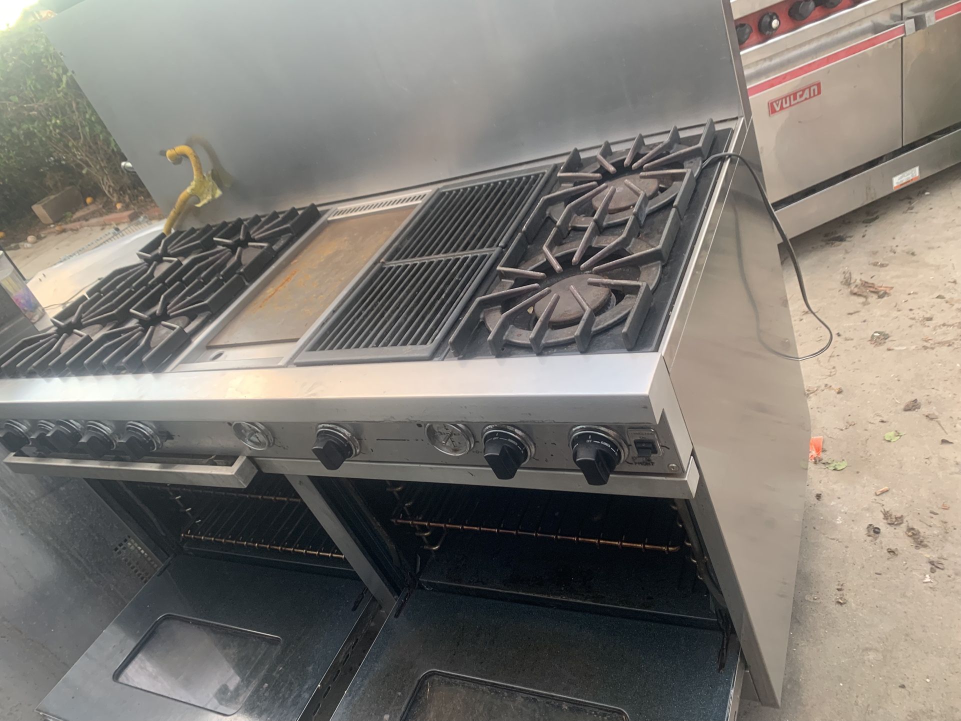 VIKING PRO 60” GAS RANGE Stove