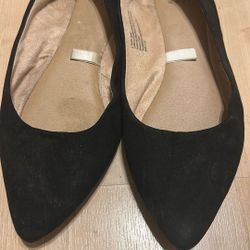 Black Pointy Flats With A Soft Fabric Material