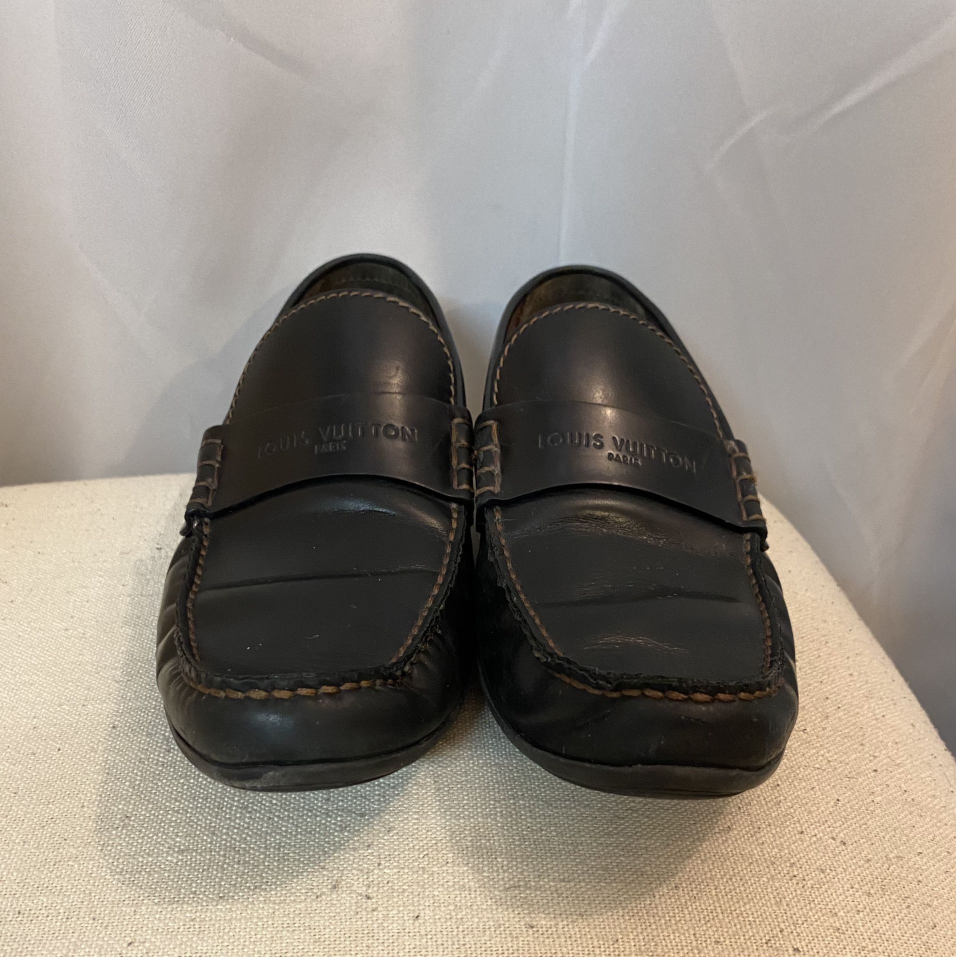 Prppre-owned Authentic Men's Louis VUITTON Monte Carlo Moccasin in Gray  (Size 10) for Sale in Miami, FL - OfferUp