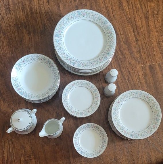 Noritake BLYTHE (2037) Contemporary Fine China 44 Pieces