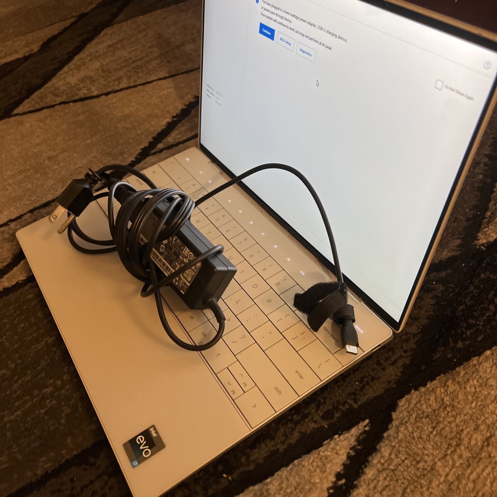 Dell XPS 9320 13" Core i7-1260P Power Supply Included.