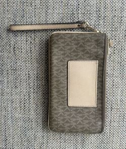 Michael Kors Wristlet