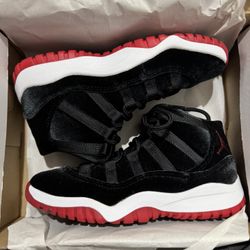 Kids Jordan 11 Velvet Size 1Y 
