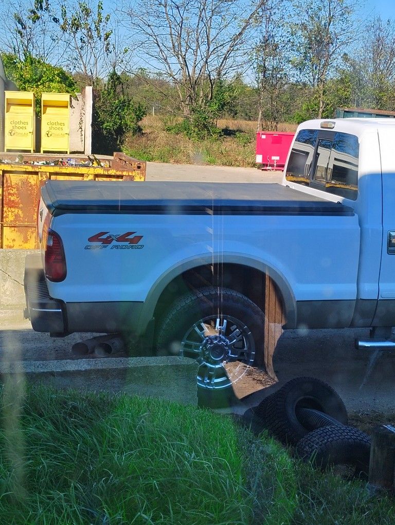 Soft Flip Up Bed Cover Like New