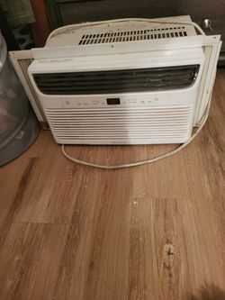 Used ai Conditin for sale with remote hardly used.