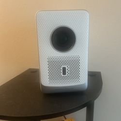 Aurzen Roku Smart Projector