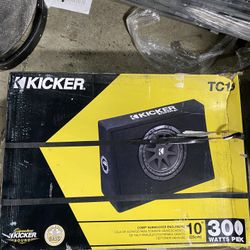 New 43TC104 Kicker Comp 10" (25cm) Sub in Thin Profile Encl, 4-Ohm