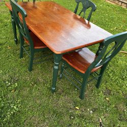 Dining Table/4 Chairs 