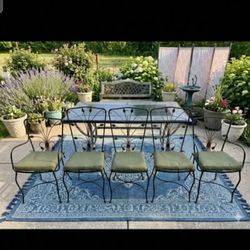 Vintage   6 pcs sers 5 chairs with custom msde cusion and martha  stewart table