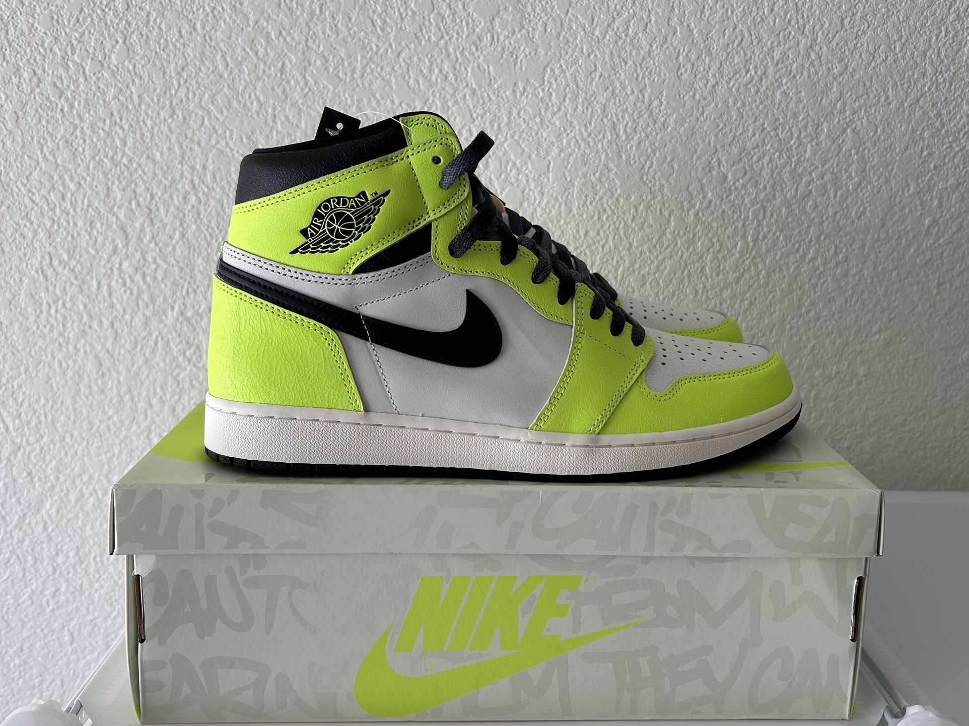Air Jordan Retro 1 High OG Visionaire Sz 12