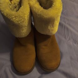 Boots Women Size 7.5  Like New 