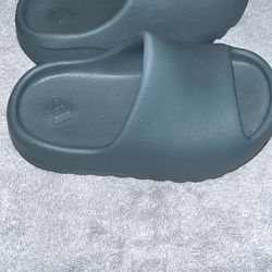 Yeezy Slate Marine 9k Toddler