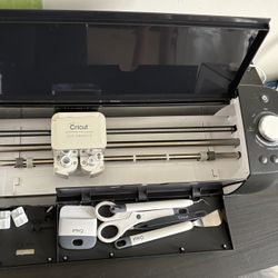 Cricut Explore Air 2 | Comes With Tons Of Accessories!!