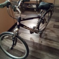 Like New Nice Black Schwinn Suburban Sports Bike Has New Cushy Seat And 21 Speeds 150.00 OBO 