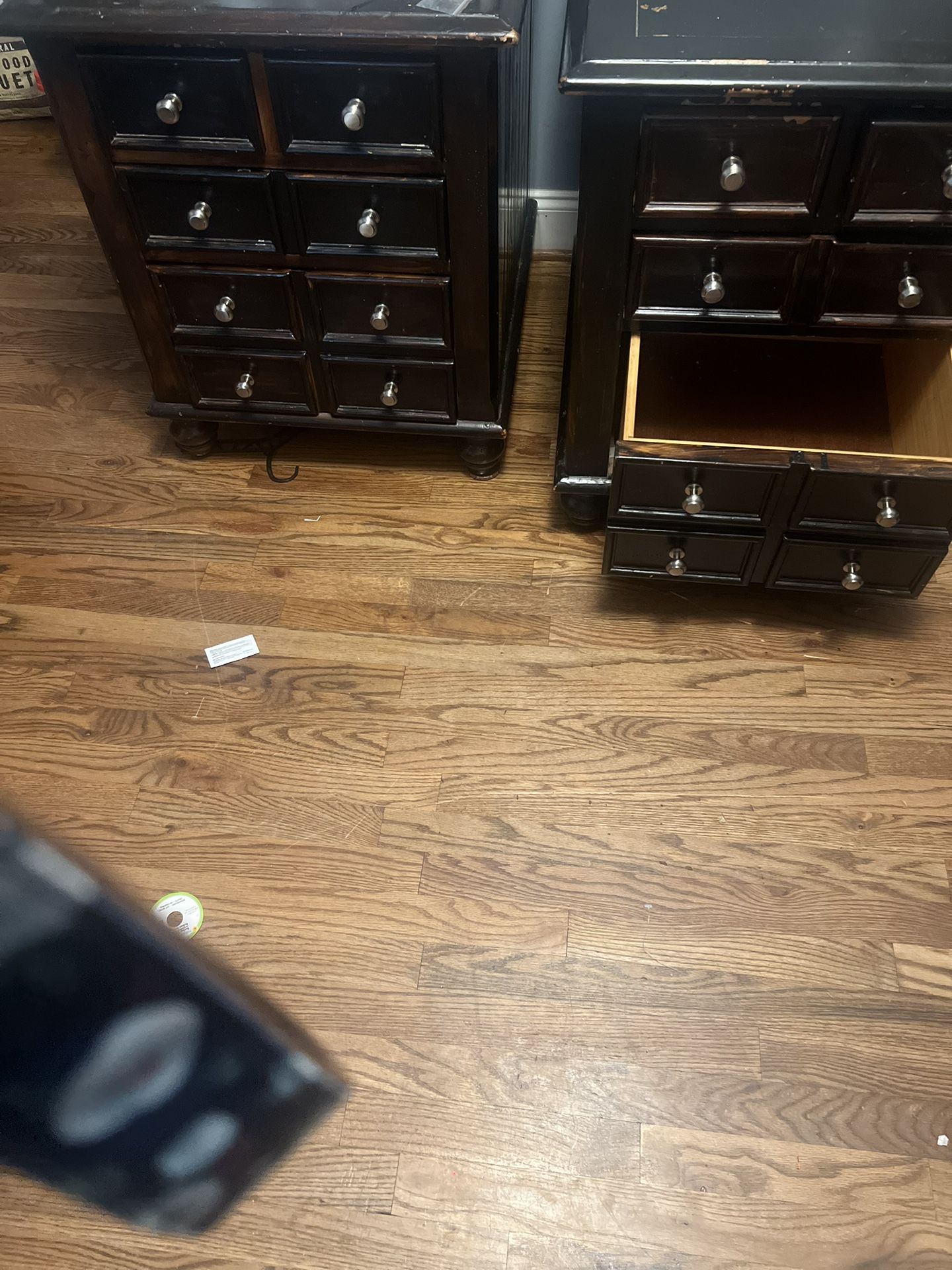 Dressers/Nightstands