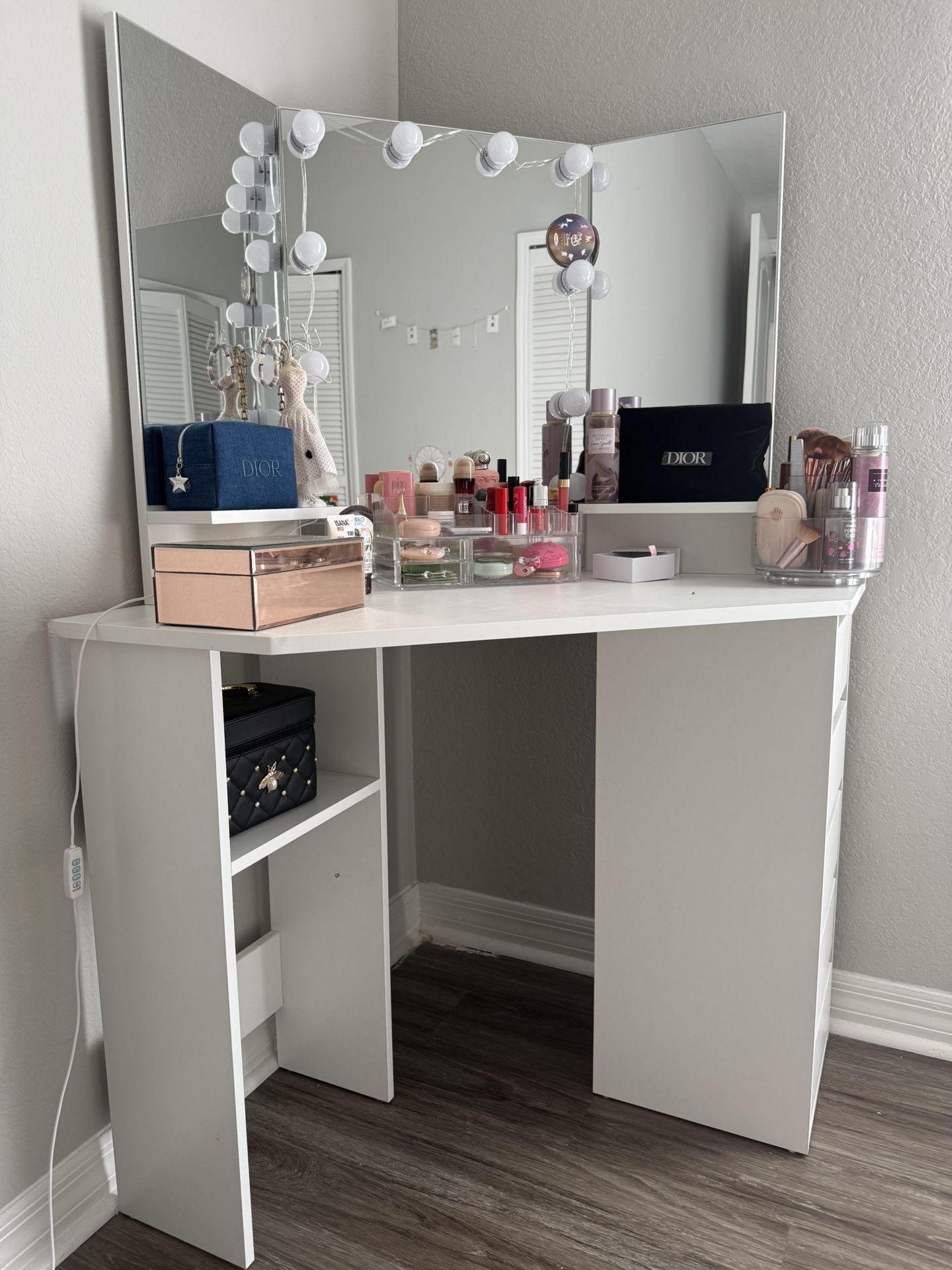 Corner Makeup  Desk