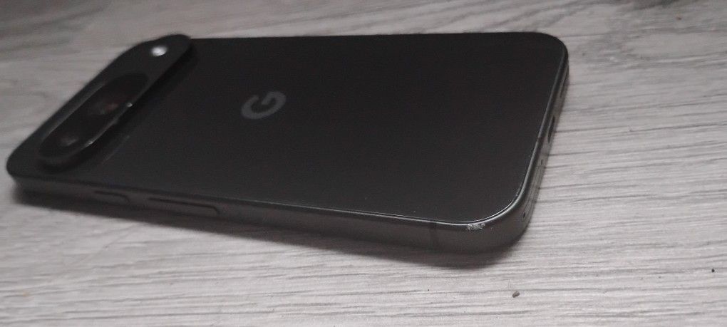 Google pixel 9 128 GB. New W/ Wear. AT&T Locked