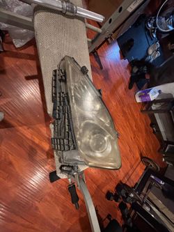 Lexus 2008 is250 headlight