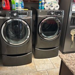 GE Adora Washer & Dryer Set w/ Pedestals