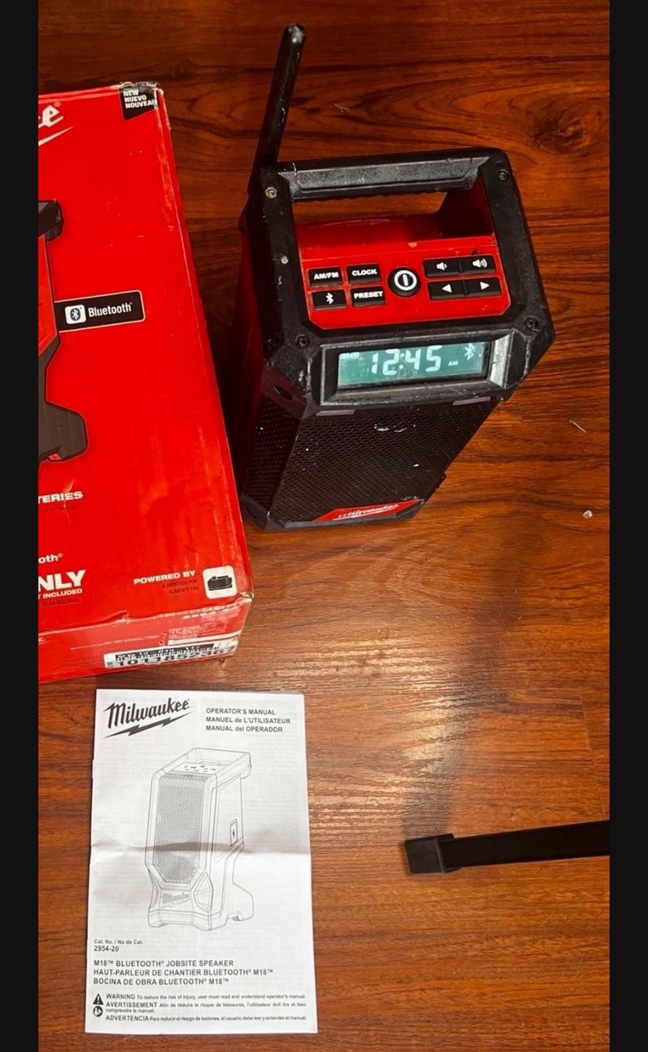 MILWAUKEE BLUETOOTH SPEAKER M18 18V Lithium-Ion Cordless Wireless Bluetooth Jobsite Speaker (Tool-Only)
